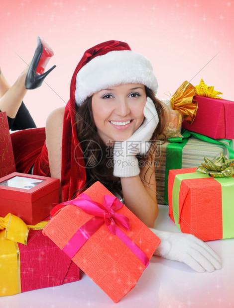 圣诞微笑的女人红色圣塔帽图片