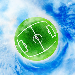 天空云中的足球绿体育场图片