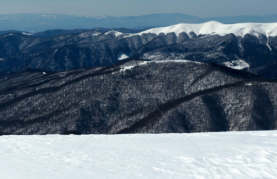 冬季山区景观乌克兰喀尔巴阡山斯维多脉17针缝合图像图片