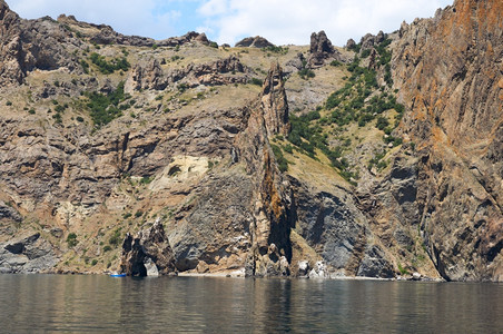 卡拉达格古老灭绝火山保留地乌克兰里米亚和佐洛蒂沃罗塔黄金门海中岩石的视图图片