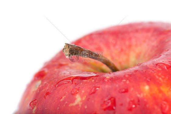 大湿红苹果的一部分以干清除图片