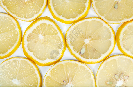 黄柠檬宏观在光背景上切图片