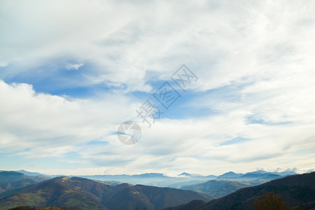 喀尔巴阡山脉乌克兰秋天高原地貌图片