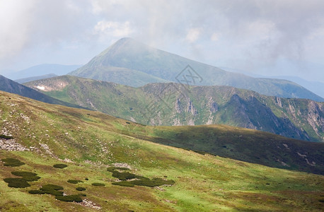 山区乌克兰喀尔巴阡山科霍诺格拉海脊瓜维山的米斯季夏山地和雪图片