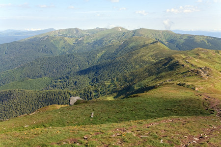 夏季多云的山地景观乌克兰喀尔巴阡山图片