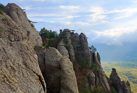 洛基山脉风景乌克兰里米亚Demerdzhi山Demerdzhi附近幽灵谷图片