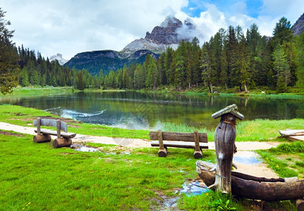 美丽的夏季阿尔卑斯湖Alpine湖风景意大利多洛米特图片