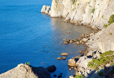 夏季岩石海岸线NovyjSvit保留地克里米亚乌兰图片