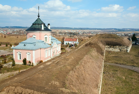 Zolochiv古城堡乌克兰利沃夫地区荷兰风格1634年由JakubSobieski建造的春景图片