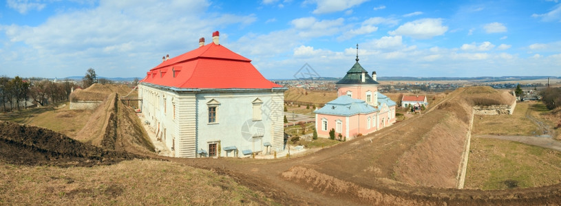 Zolochiv老城堡乌克兰利沃夫地区荷兰风格1634年由JakubSobieski建造的春季全景图片