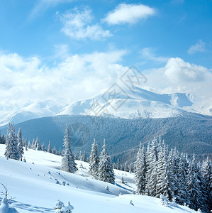 冬季和雪覆盖了GoverlaMount喀尔巴阡山乌克兰的风景图片