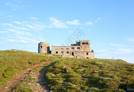 夏季山景与堡垒PipIvan山顶上的天文台废墟科霍诺格拉海脊喀尔巴阡山乌克兰喀尔巴阡图片