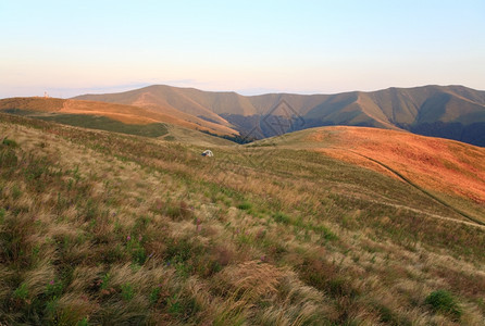 山坡上旅游营地乌克兰喀尔巴阡山图片