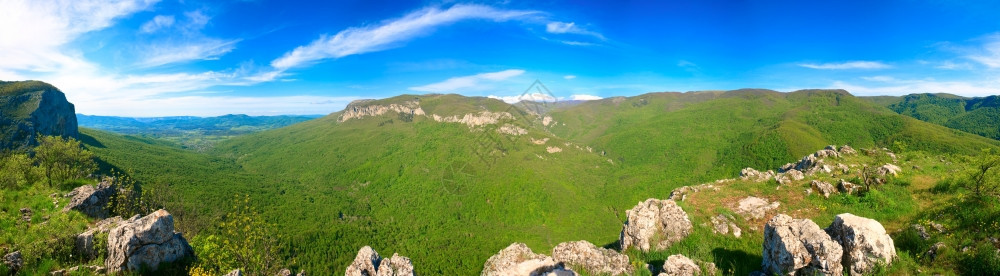 斯普林克里米亚山区乡村全景有山谷和索科利诺耶村乌克兰里米亚大峡谷周围地区八针缝合图图片