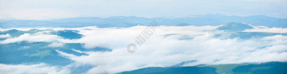 夏季早晨有云山全景乌克兰喀尔巴阡山三针缝合图像图片