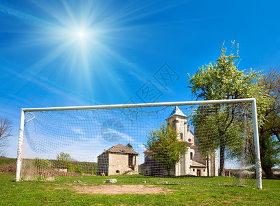神圣母玛利亚教堂Ternopil地区Sydoriv村乌克兰172630年建造和足球目标图片