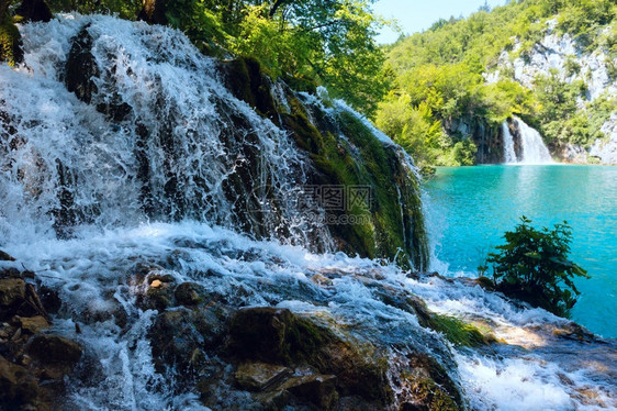 普利维茨湖泊公园克罗地亚小型瀑布清理和顺流软体湖克罗地亚图片