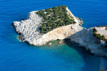 从伊奥尼亚海希腊列夫卡达PortoKatsiki海滩附近的美丽夏日斗篷风景希腊列夫卡达图片