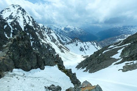 从Karlesjoch电缆滑雪梯高站3108米奥地利意大边境KaunertalGletcher附近俯视高山景图片