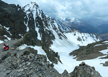 从Karlesjoch电缆滑雪梯高站3108米奥地利意大边境KaunertalGletcher附近俯视高山景图片