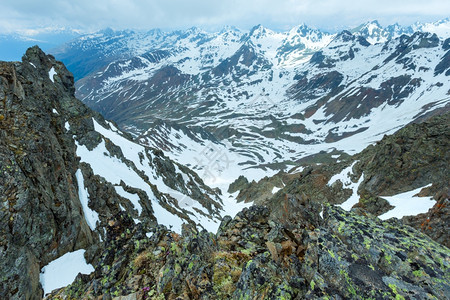 从Karlesjoch电缆滑雪梯高站3108米奥地利意大边境KaunertalGletcher附近俯视高山景图片