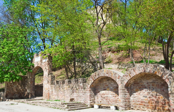 特瑞博夫利亚城堡遗址的春季景观特诺皮尔州乌克兰建于1366年图片
