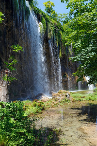 普利维茨湖泊公园克罗地亚大型瀑布夏季视图图片