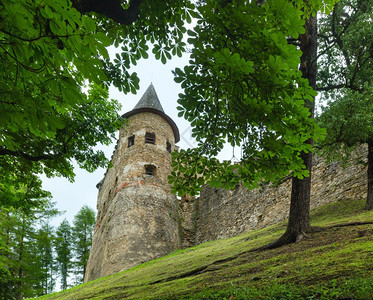 卢博夫纳城堡斯洛伐克夏季面纱建于1280年的波兰公爵伯斯劳图片