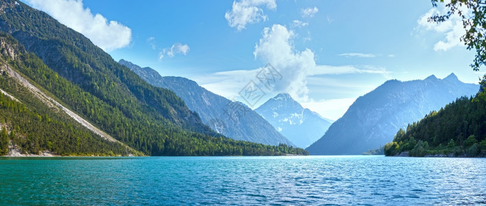 Planse湖夏季全景山顶有雪奥地利图片