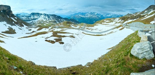 宁静的夏季阿尔卑斯山全景格罗斯洛克纳高山公路视图图片