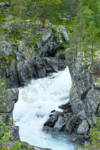 夏季山河瀑布视图OttafossenNorge图片