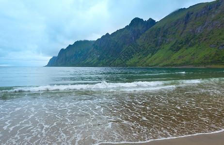 夏夜海岸龙牙石挪威森雅JuckingErsfjordSenja图片