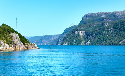 渡轮挪威博克纳夫约尔德的Fjord夏天的阴暗景色挪威博克纳夫约尔德图片