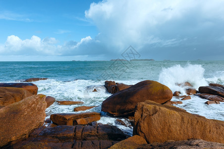 普卢马纳海岸春季风景PerrosGuirecBrittany法国图片