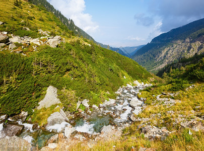 Transfagarasan公路罗马尼亚夏季山景图片