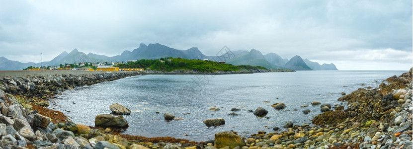 夏季Senja海岸全景挪威图片