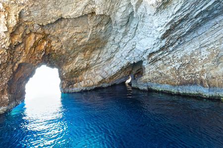 扎金索斯到里面的蓝色洞穴Zakynthos希腊斯基纳里角背景