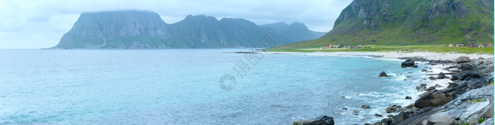 Hauklandstony海滩夏季风景挪威Lofoten全景图片