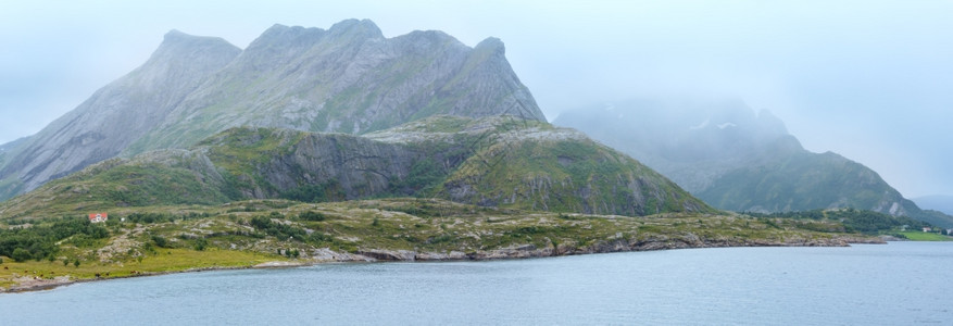 RanfjordenFjord在渡轮挪威的夏季阴云风景全图片