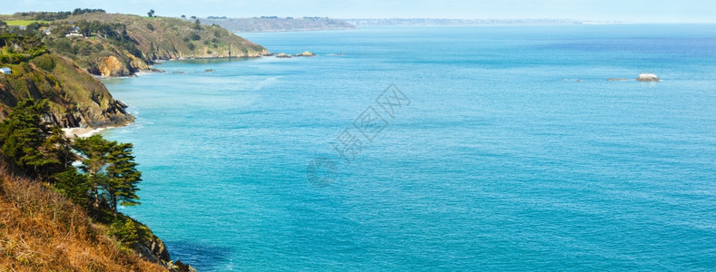 春季大西洋沿岸地貌靠近圣布里亚克列塔尼法国背景图片