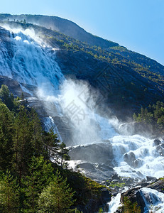 山坡上的夏季朗弗森瀑布挪威埃特纳图片