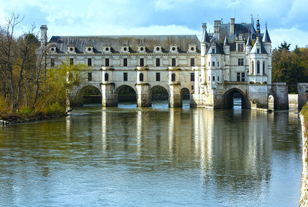 CastleChenonceau在Cher河法国上建于1542年河上桥建于1569年由建筑师PhilibertdeOrme设计1图片