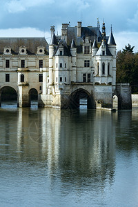 CastleChenonceau在Cher河法国上建于1542年河上桥建于1569年由建筑师PhilibertdeOrme设计1图片