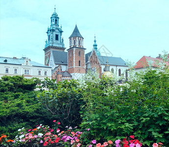 Wawel山波兰克拉科夫上的圣斯坦尼劳和温WawelHill的皇家大教堂巴西利卡建于14世纪图片