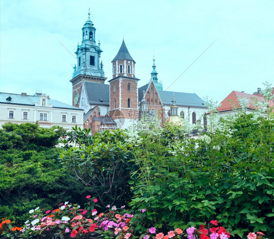 Wawel山波兰克拉科夫上的圣斯坦尼劳和温WawelHill的皇家大教堂巴西利卡建于14世纪图片