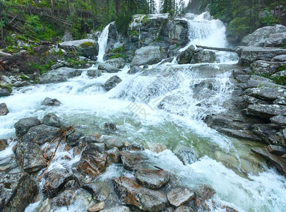 大冷谷VelkaStudenadolina夏季风景的瀑布图片