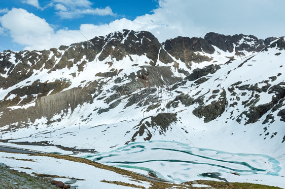 阿尔卑斯山和冰湖夏季的公路奥地利图片