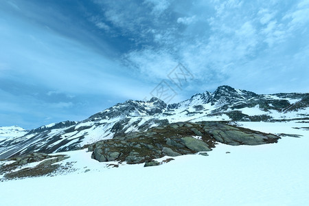 夏季山地景观瑞士福卢拉山图片