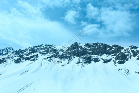 夏季山地景观瑞士福卢拉山图片