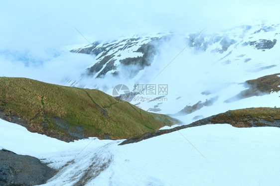 夏季多云的山地景观瑞士福卡山图片